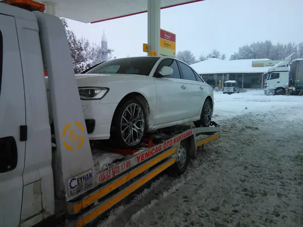 Dağlık arazide yol yardım
